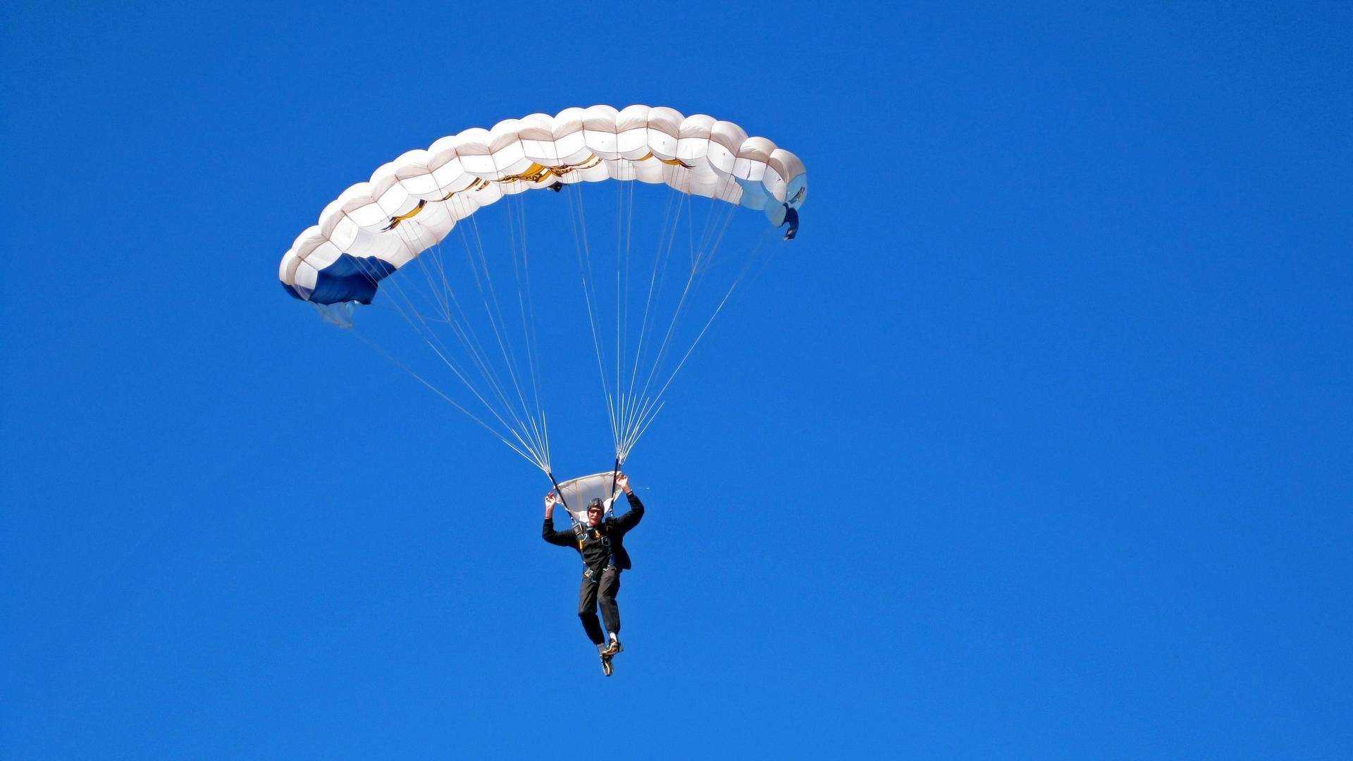 电竞比赛中的赛后总结：反思改进，不断进步，电竞比赛后面的人是干什么的